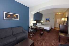 La Quinta Inn & Suites by Wyndham Houston East at Normandy