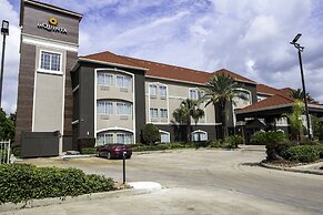 La Quinta Inn & Suites by Wyndham Houston East at Normandy