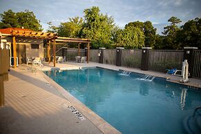 La Quinta Inn & Suites by Wyndham Houston East at Normandy