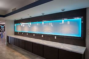 La Quinta Inn & Suites by Wyndham Houston East at Normandy