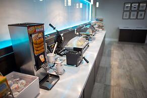 La Quinta Inn & Suites by Wyndham Houston East at Normandy