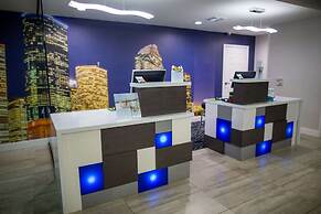 La Quinta Inn & Suites by Wyndham Houston East at Normandy