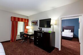 La Quinta Inn & Suites by Wyndham Houston East at Normandy