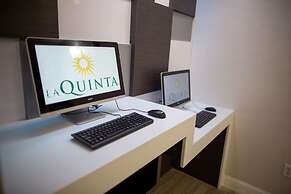 La Quinta Inn & Suites by Wyndham Houston East at Normandy