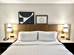 Staybridge Suites Milwaukee West-Oconomowoc by IHG