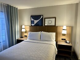 Staybridge Suites Milwaukee West-Oconomowoc by IHG