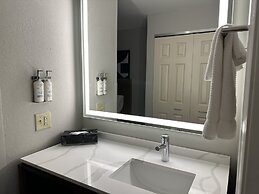 Staybridge Suites Milwaukee West-Oconomowoc by IHG