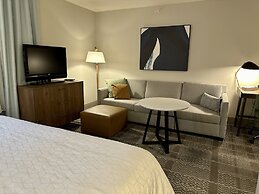 Staybridge Suites Milwaukee West-Oconomowoc by IHG