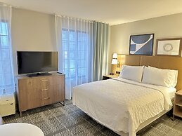 Staybridge Suites Milwaukee West-Oconomowoc by IHG
