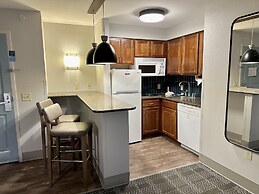 Staybridge Suites Milwaukee West-Oconomowoc by IHG