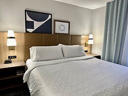 Staybridge Suites Milwaukee West-Oconomowoc by IHG