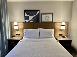 Staybridge Suites Milwaukee West-Oconomowoc by IHG