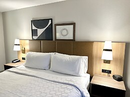Staybridge Suites Milwaukee West-Oconomowoc by IHG