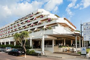 The Cha-am Methavalai Hotel