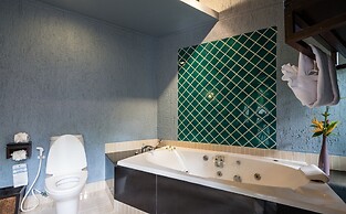 Peace Laguna Resort & Spa