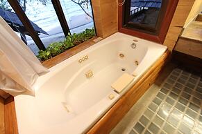 Sunset Park Resort and Spa