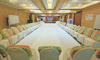 Sunset Park Resort and Spa