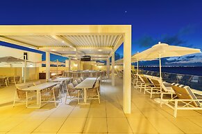 Windsong on the Reef