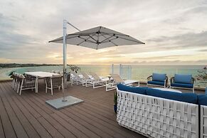 Windsong on the Reef