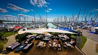 Hotel Marina Port