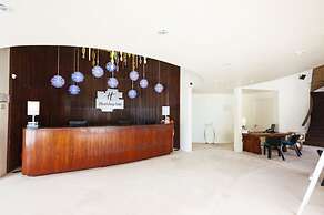 Holiday Inn Resort Kandooma Maldives - Kids Stay & Eat Free and DIVE F