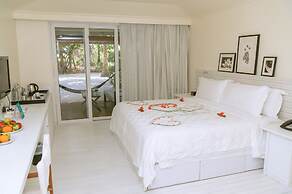 Holiday Inn Resort Kandooma Maldives - Kids Stay & Eat Free and DIVE F