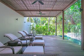 Holiday Inn Resort Kandooma Maldives - Kids Stay & Eat Free and DIVE F