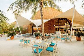 Holiday Inn Resort Kandooma Maldives - Kids Stay & Eat Free and DIVE F