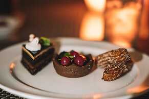 Holiday Inn Resort Kandooma Maldives - Kids Stay & Eat Free and DIVE F