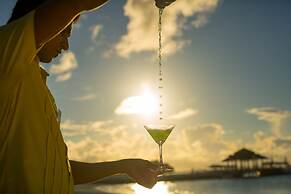 Holiday Inn Resort Kandooma Maldives - Kids Stay & Eat Free and DIVE F