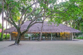 Holiday Inn Resort Kandooma Maldives - Kids Stay & Eat Free and DIVE F