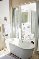 Holiday Inn Resort Kandooma Maldives - Kids Stay & Eat Free and DIVE F