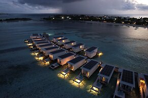 Holiday Inn Resort Kandooma Maldives - Kids Stay & Eat Free and DIVE F