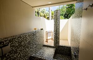 Holiday Inn Resort Kandooma Maldives - Kids Stay & Eat Free and DIVE F