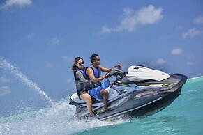 Holiday Inn Resort Kandooma Maldives - Kids Stay & Eat Free and DIVE F