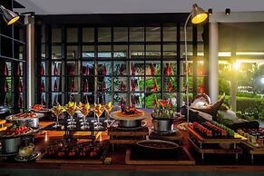 Holiday Inn Resort Kandooma Maldives - Kids Stay & Eat Free and DIVE F