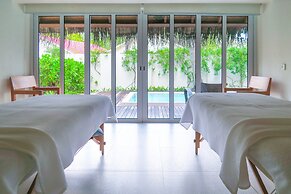 Holiday Inn Resort Kandooma Maldives - Kids Stay & Eat Free and DIVE F