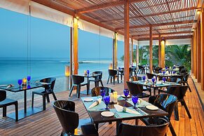 Holiday Inn Resort Kandooma Maldives - Kids Stay & Eat Free and DIVE F