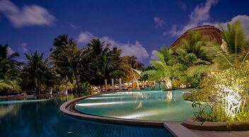 Holiday Inn Resort Kandooma Maldives - Kids Stay & Eat Free and DIVE F