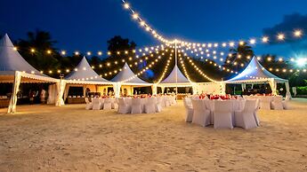 Holiday Inn Resort Kandooma Maldives - Kids Stay & Eat Free and DIVE F