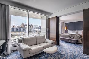 Renaissance Paris Arc de Triomphe Hotel