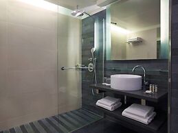 Renaissance Paris Arc de Triomphe Hotel