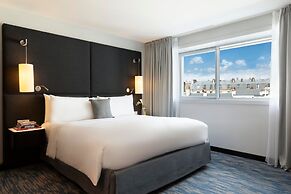 Renaissance Paris Arc de Triomphe Hotel