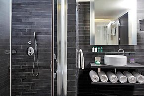 Renaissance Paris Arc de Triomphe Hotel