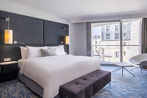 Renaissance Paris Arc de Triomphe Hotel