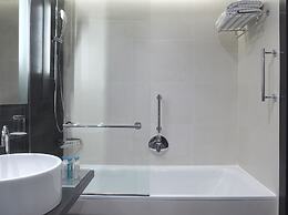 Renaissance Paris Arc de Triomphe Hotel