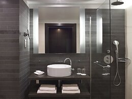 Renaissance Paris Arc de Triomphe Hotel