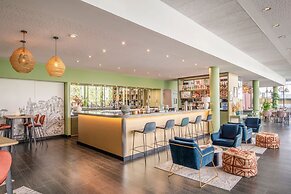 Renaissance Paris Arc de Triomphe Hotel