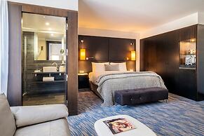 Renaissance Paris Arc de Triomphe Hotel