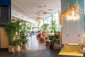 Renaissance Paris Arc de Triomphe Hotel